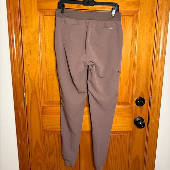 FIGS Zamora Jogger Scrub Pants™ Smokey Taupe Size SMALL TALL Limited Edition - Picture 4 of 7